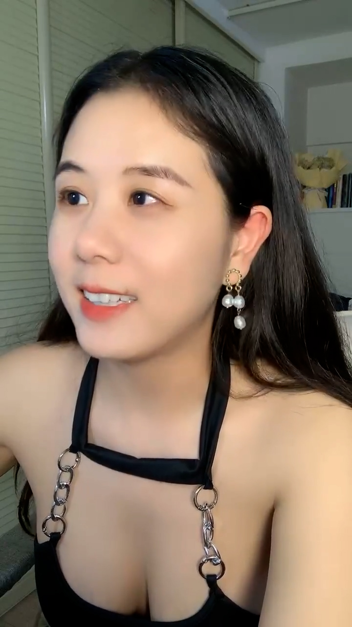 9分颜值大奶美女！应要求双人秀！顶级大肥臀，骑乘位打桩机，爽的娇喘不断，肉感十足操的舒服