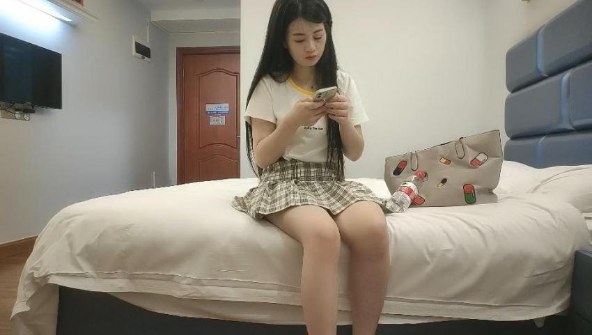 小马 - 175大长腿，肤白貌美，长发飘飘清纯女神，超清4K设备偷拍，美乳，嫩穴一览无余超劲爆